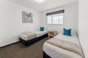single bedroom-Greens Motel